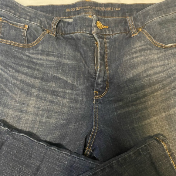 CHICOS 2.5 petite jeans - Picture 2 of 5